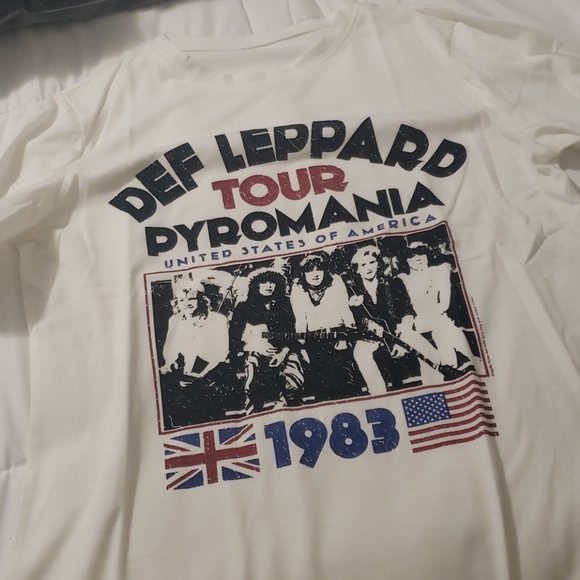 1 2x left💥New Boutique Def Leppard tee - Picture 8 of 9